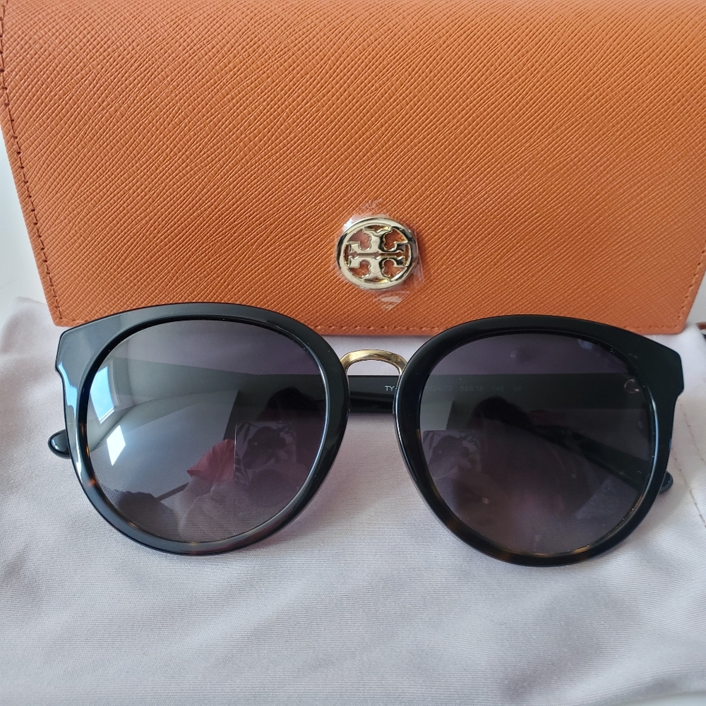 Tory Burch Black/Grey/Tortoiseshell Polarized Sunnies